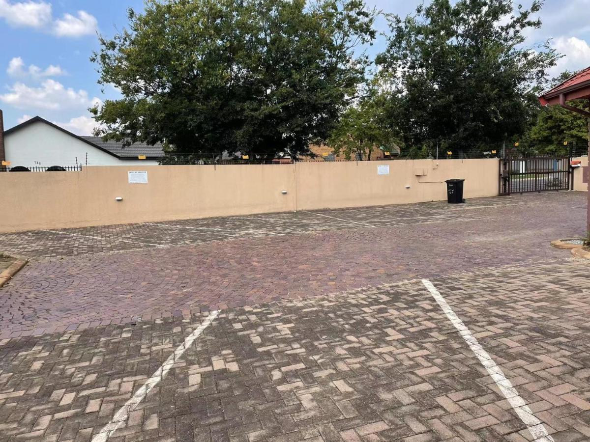 Southy Inn By The Lake Benoni Exterior foto